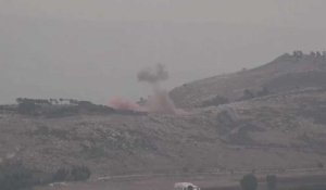 De la fumée s'élève près des villages frontaliers libanais