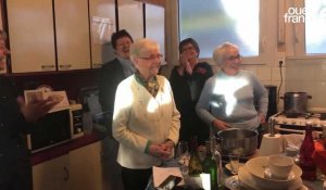 VIDÉO. Pour son centenaire, Yvette Morin célèbre son anniversaire en chanson, à Lannion