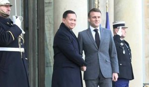 Emmanuel Macron reçoit le Premier ministre cambodgien à l'Elysée