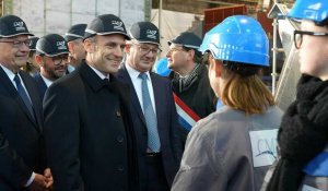 Macron visite le chantier naval des Constructions mécaniques de Cherbourg