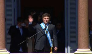 Argentine: Milei salue ses partisans depuis le balcon du palais présidentiel