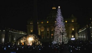 Vatican : l'illumination du sapin de Noël "symbolise la paix et la sérénité"