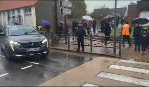 Emmanuel Macron quitte la salle du Brokus à Saint-Omer