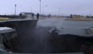 Islande: de grandes crevasses s'ouvrent à Grindavik, menacée par une éruption volcanique