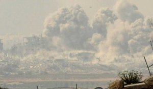 Explosion et fumée dans le nord de Gaza vues d'Israël
