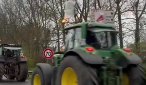 Les agriculteurs en colère partent depuis Dunkerque vers Lille sur l'A25