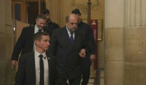 Eric Dupond-Moretti quitte le tribunal à la fin de son procès