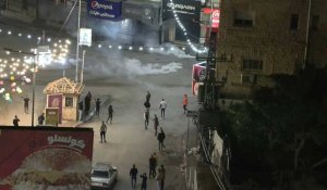 Cisjordanie: images de gaz lacrymogènes lors d'un raid à Jénine