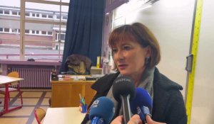 La rectrice de l'académie de Lille, Valérie Cabuil, en visite à Wizernes dans une école