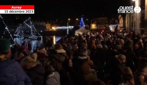 À Auray, le Père Noël est arrivé en bateau devant des centaines d’enfants émerveillés