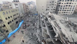 Images d'un bâtiment détruit par des frappes israéliennes sur Gaza
