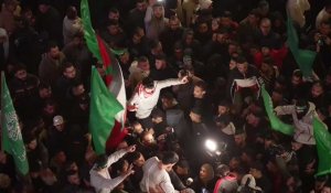 Des prisonniers palestiniens célèbrent leur libération à Ramallah