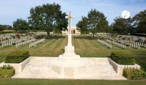 VIDÉO. Le cimetière militaire d'Hottot-les-Bagues accueille des soldats britanniques et allemands