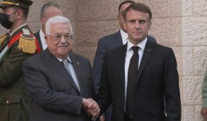 Emmanuel Macron rencontre Mahmoud Abbas à Ramallah, en Cisjordanie occupée