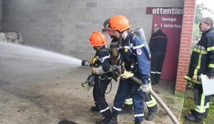 Les jeunes sapeurs-pompiers de La Capelle en plein exercice du feu