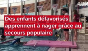 Près de Caen, des enfants apprennent à nager grâce au secours populaire.