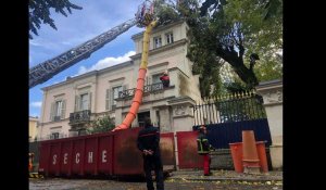 VIDÉO. Tempête Ciaran. Un arbre du parc de la préfecture s'est effondré sur une maison à Laval