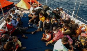 Violences physiques et traitements dégradants à l'encontre de migrants arrivant en Grèce