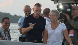 En visite à Mayotte, Elisabeth Borne navigue avec la gendarmerie nationale