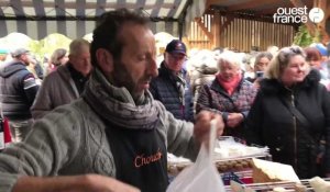 VIDÉO. Dans cette commune du Finistère, un marché de Noël spécial L'Amour est dans le pré attire des centaines de personnes 
