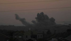 De la fumée s'élève au nord de Gaza alors qu'Israël continue ses bombardements