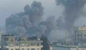 Epais nuage de fumée après une frappe sur Rafah, au sud de la bande de Gaza
