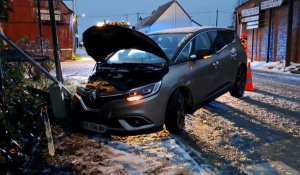 La Cauchie : un sapeur-pompier légèrement blessé après avoir percuté un poteau électrique