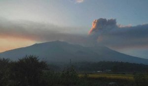 Eruption volcanique en Indonésie: 13 morts et 10 randonneurs recherchés