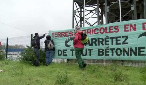 Maine-et-Loire: manifestation des Soulèvements de la Terre devant une centrale à béton Lafarge