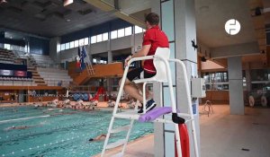 VIDÉO. Maître-nageur, Maximilien Clarenbeek reste en vigie, et le public se jette à l’eau !