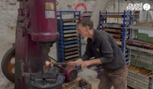 VIDÉO. En Normandie, son entreprise propose un savoir-faire unique : la fabrication d'outils de taille de pierre