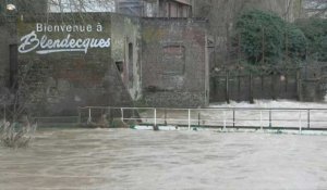 Inondations: images de Blendecques dans le Pas-de-Calais alors que la décrue s'amorce