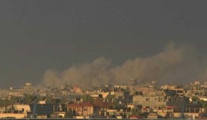 Gaza : panache de fumée à Khan Younès, vu depuis la ville de Rafah