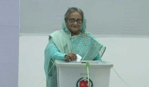 Bangladesh: la Première ministre vote aux élections législatives boycottées par l'opposition