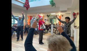 VIDÉO. À Concarneau, les seniors swinguent pour Noël 