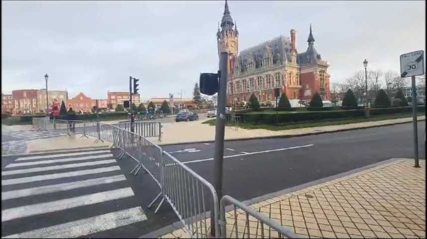 Calais: la mairie, évacuée et fermée après des messages de menaces, rouvre  cet après-midi