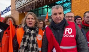 Des salariés Carrefour en grève à Flers-en-Escrebieux à la veille du réveillon