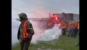 Rassemblement de chasseurs en colère à Wormhout après la détection d'un foyer de contamination de l’influenza aviaire dans un élevage de poules à Warhem