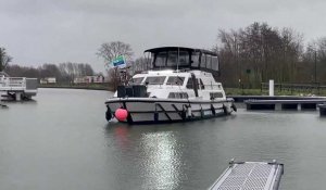 Aire-sur-la-Lys : arrivée du premier bateau au port fluvial