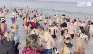 Record battu pour le bain du nouvel an à Hermanville-sur-Mer, près de Caen