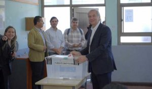 Le chef du parti républicain d'extrême droite chilien vote lors du référendum constitutionnel