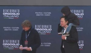Rome: Elon Musk arrive au meeting politique de la Première ministre Meloni avec son jeune fils