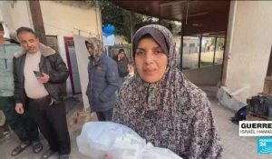Des familles palestiniennes pleurent leurs morts après des frappes israéliennes à Rafah