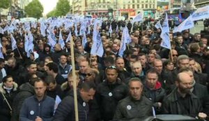Les policiers manifestent à Paris