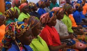 Nigeria: le président reçoit les 82 lycéennes de Chibok libérées
