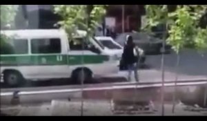 La police iranienne tente d'écraser une femme parce qu'elle ne porte pas de voile (vidéo)  