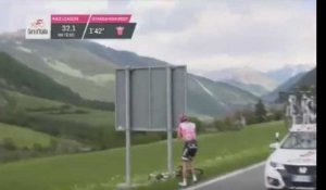 Giro 2017 : malade, Tom Dumoulin obligé de s'arrêter pour la grosse commission (vidéo)