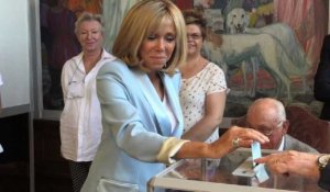 Législatives: Brigitte Macron a voté au Touquet