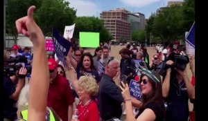 Donald Trump organise un rassemblement "Pittsburgh, pas Paris" devant la Maison Blanche