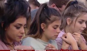 Pray for Manchester : la minute de silence poignante pour les victimes (vidéo)